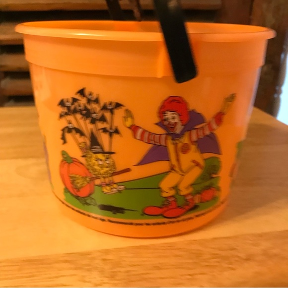 Vintage McDonald’s Halloween bucket w/ bat handle - Picture 3 of 4